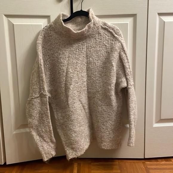 Free people turtle neck sweater - warm and cozy - Picture 1 of 2